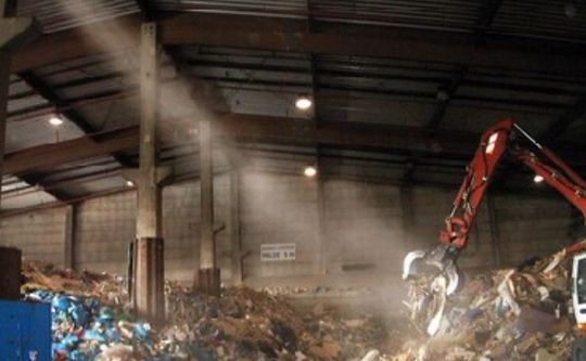 Dust suppression in waste recovery factories